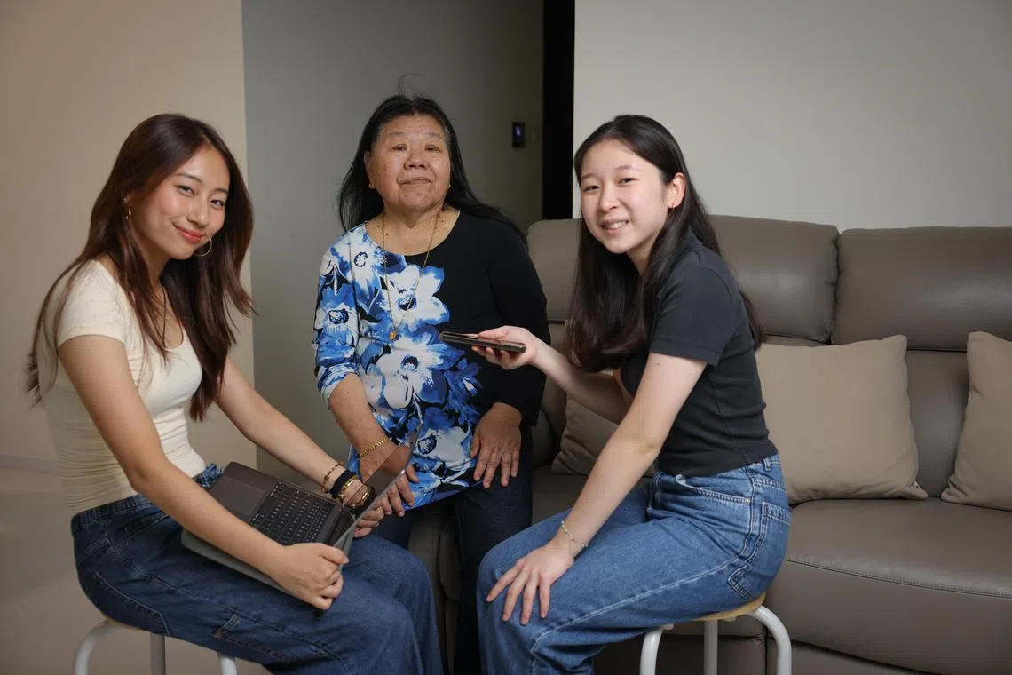 Madam Pakiam Samiappan (centre), who is ethnically Chinese but was adopted by an Indian family, with NTU students Teh Xue Hui (left) and Anastasia Lai.