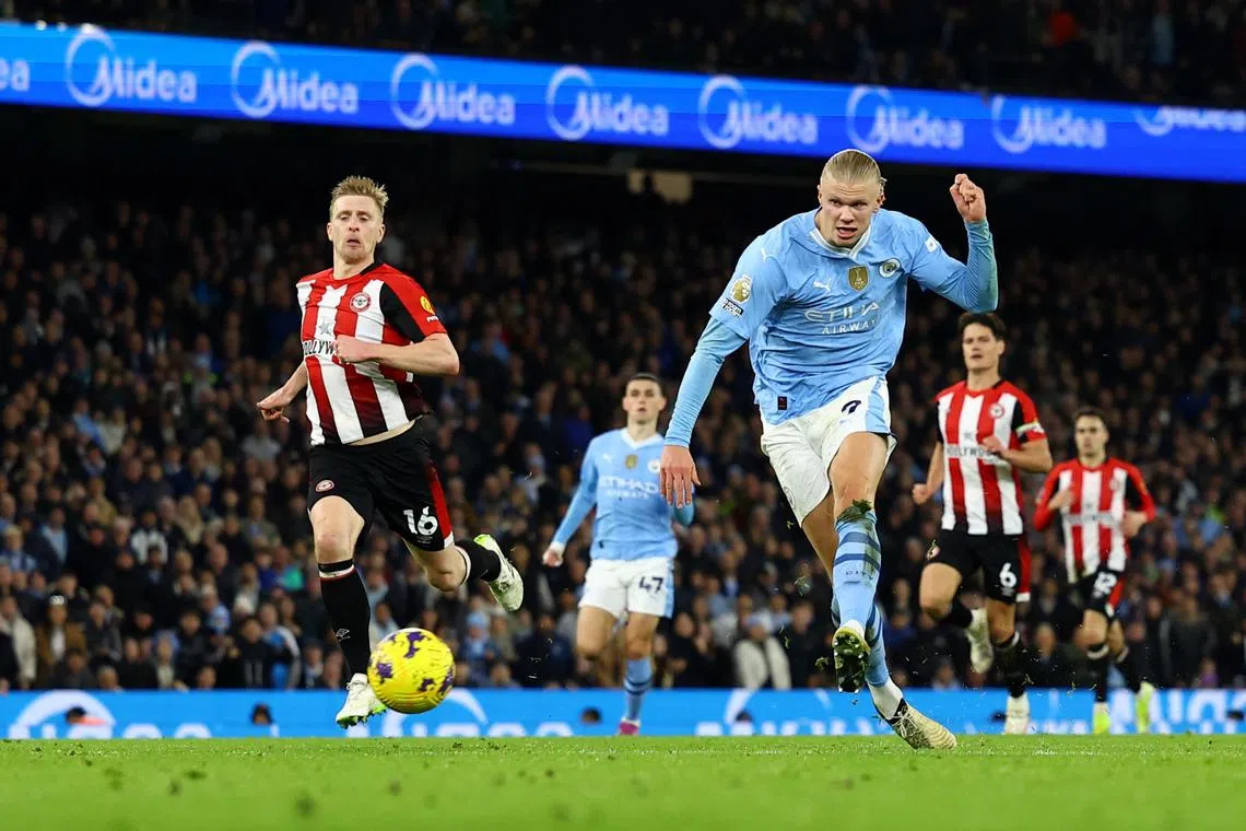 Soccer Football - Premier League - Manchester City v Brentford - Etihad Stadium, Manchester, Britain - February 20, 2024 Manchester City's Erling Braut Haaland scores their first goal Action Images via Reuters/Lee Smith