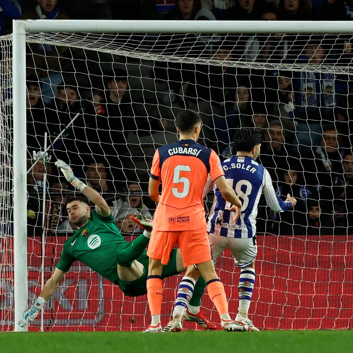 Soccer Football - LaLiga - Real Sociedad v FC Barcelona - Reale Arena, San Sebastian, Spain - January 18, 2026 Real Sociedad's Mikel Oyarzabal scores their first goal past FC Barcelona's Joan Garcia REUTERS/Vincent West