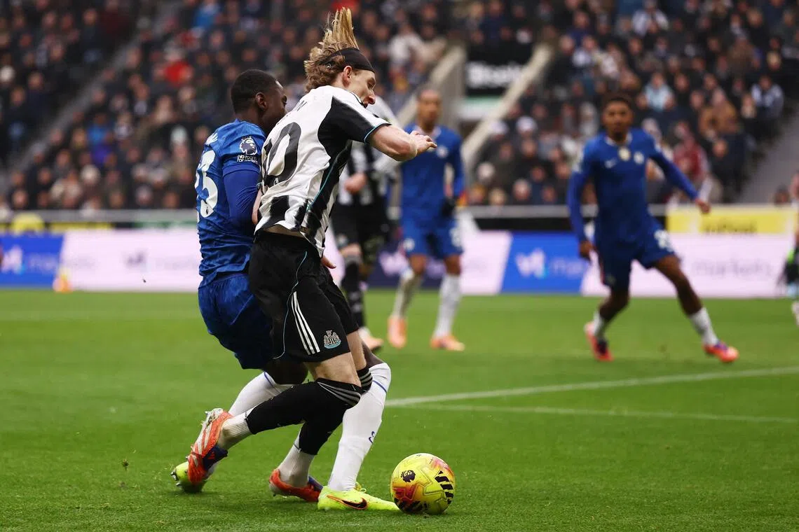 Chelsea's Trevoh Chalobah fouls Newcastle United's Anthony Gordon, but no penalty was awarded with the score at 2-1. Chelsea later equalised. 
