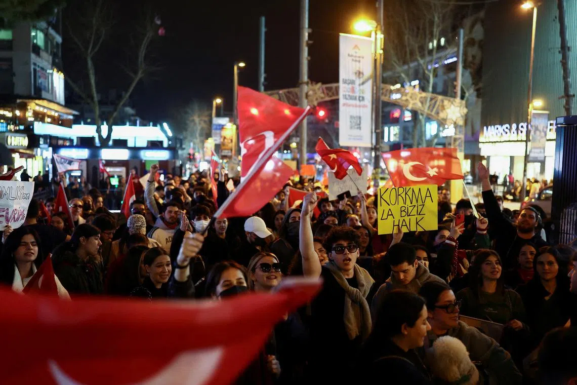 FILE PHOTO: People protest against the arrest of Istanbul Mayor Ekrem Imamoglu as part of a corruption investigation, in Istanbul, Turkey, March 26, 2025. REUTERS/Emilie Madi/File Photo