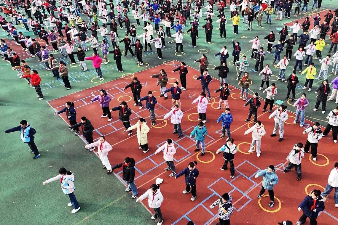 Primary school students take part in a physical education class at a school in Lianyungang, eastern China's Jiangsu Province, on November 20, 2025. (Photo by AFP) / China OUT