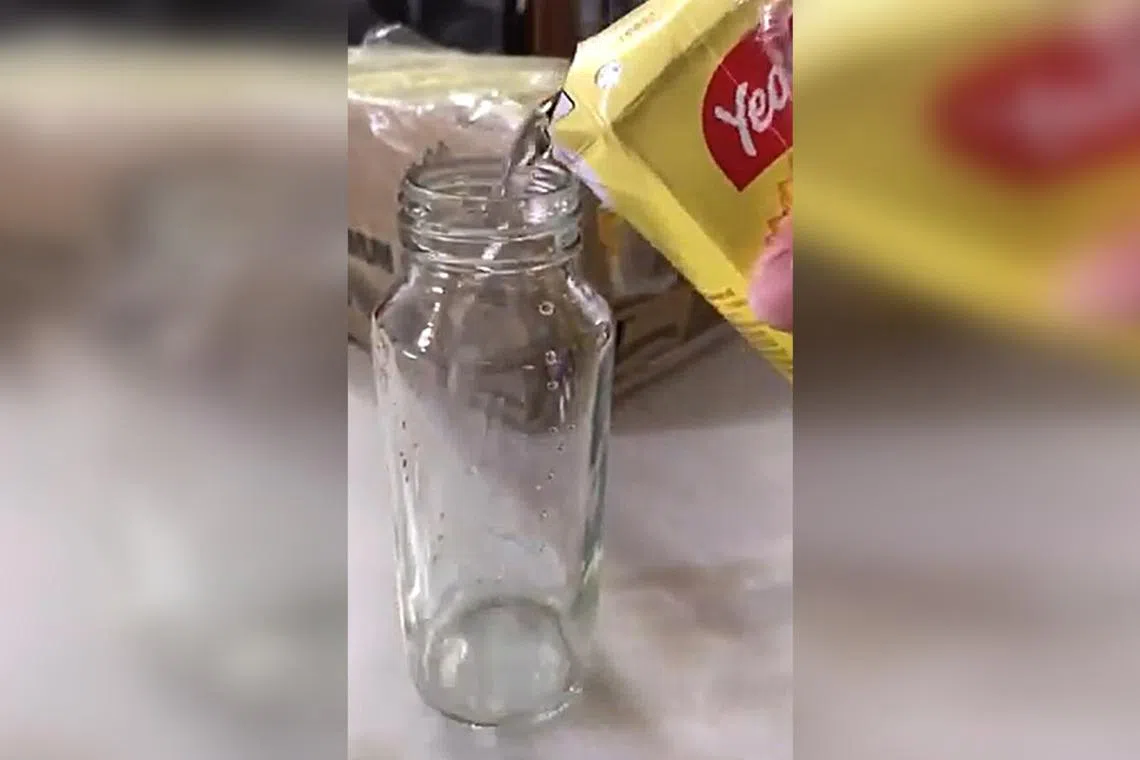 The chrysanthemum tea looked and tasted like plain water, said Ms Zheng.