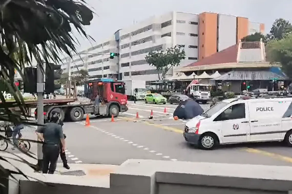 The motorcyclist, a 31-year-old man, was pronounced dead at the scene by an SCDF paramedic. 