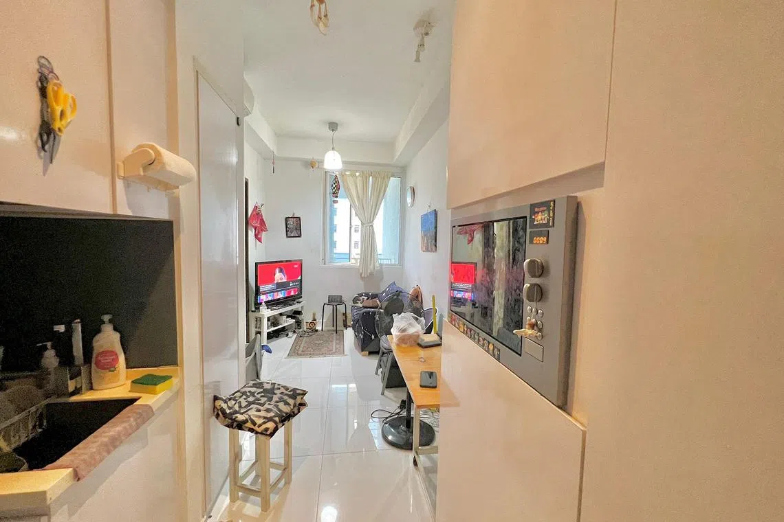 jlcondo12 - A 420 sq ft one-bedroom, freehold condominium unit at Treasures@G20 in Geylang is selling for $550,000.




Source: Lionel Leong