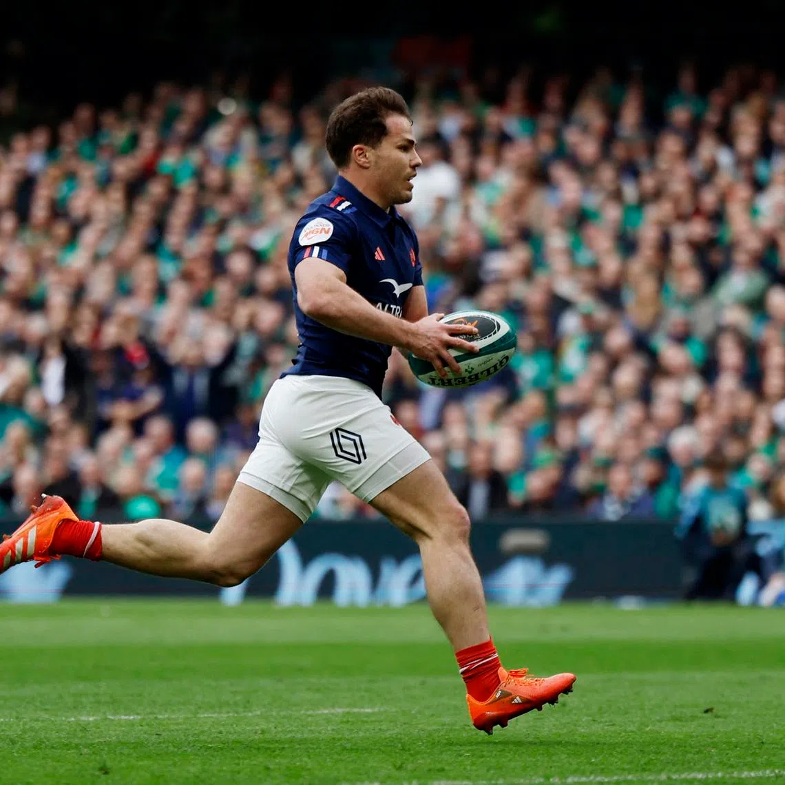 Rugby Union - Six Nations Championship - Ireland v France - Aviva Stadium, Dublin, Ireland - March 8, 2025 France's Antoine Dupont scores a try which is later disallowed for a knock on REUTERS/Clodagh Kilcoyne