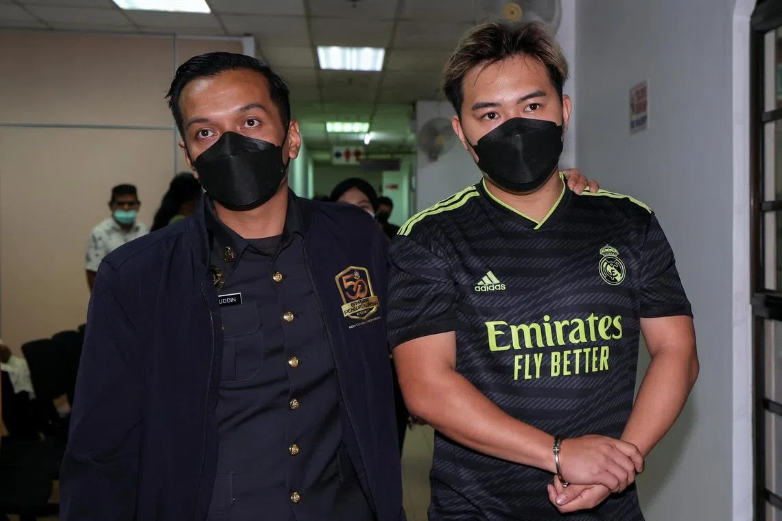 jwdiesel02 - JOHOR BAHRU, 1 Jun -- Pemandu bas warga Singapura, Low Yong Pang Benjamin, 24, (kanan) mengaku tidak bersalah di Mahkamah Sesyen hari ini atas pertuduhan menyeleweng kira-kira 500 liter diesel tanpa lesen, Selasa lepas.

Hakim Fatimah Zahari membenarkan Low diikat jamin RM20,000 dengan dua penjamin warga Malaysia dan menetapkan 6 Julai ini untuk sebutan semula kes.

-- fotoBERNAMA (2023) HAK CIPTA TERPELIHARA