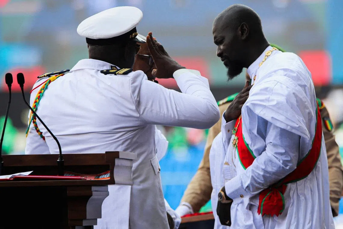 وطن نيوز – رئيس غينيا يحتفظ بوزير المناجم في حكومة ما بعد الانتخابات