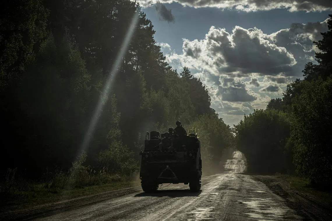 FILE PHOTO: Ukrainian servicemen ride a military vehicle, amid Russia's attack on Ukraine, near the Russian border in Sumy region, Ukraine August 11, 2024. REUTERS/Viacheslav Ratynskyi/File Photo