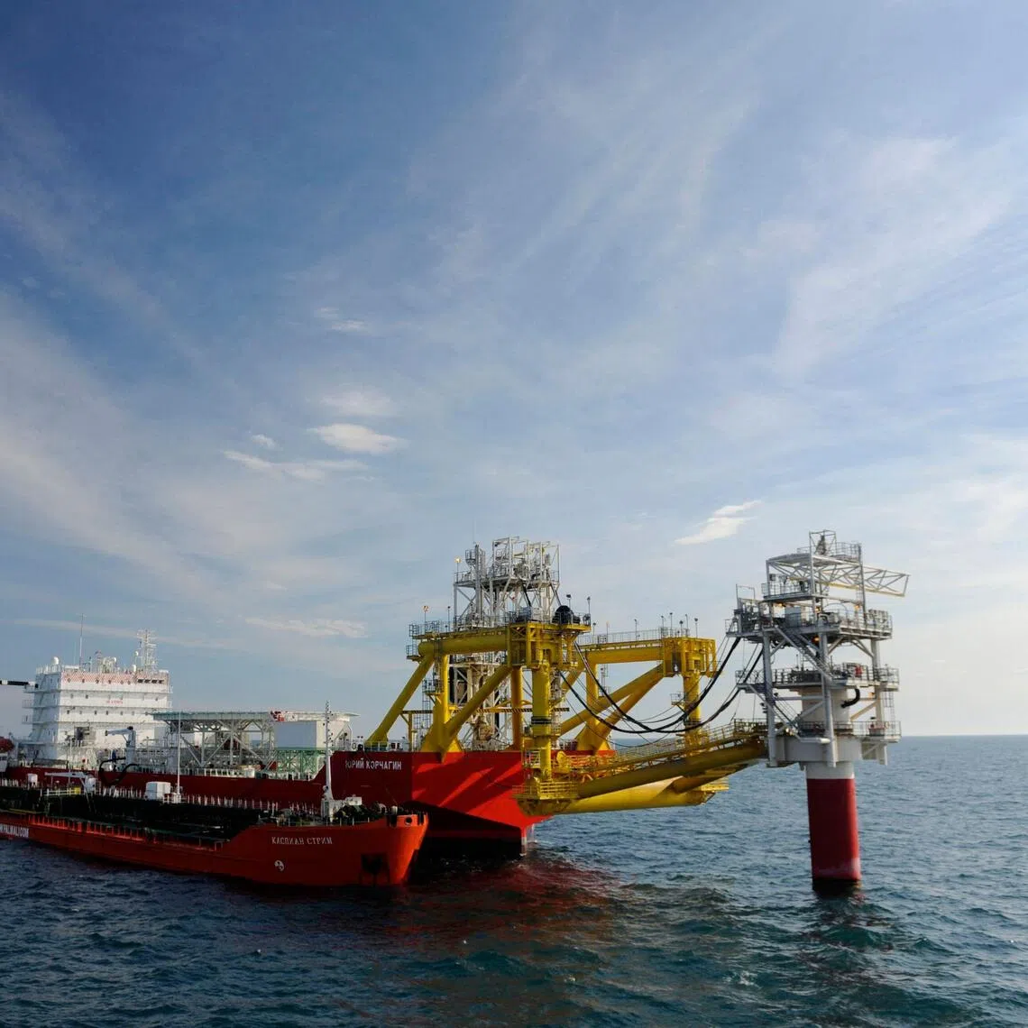 US President Donald Trump’s decision to impose sanctions on two of Russia’s largest oil companies, Lukoil and Rosneft, will have a significant impact on Russian income.