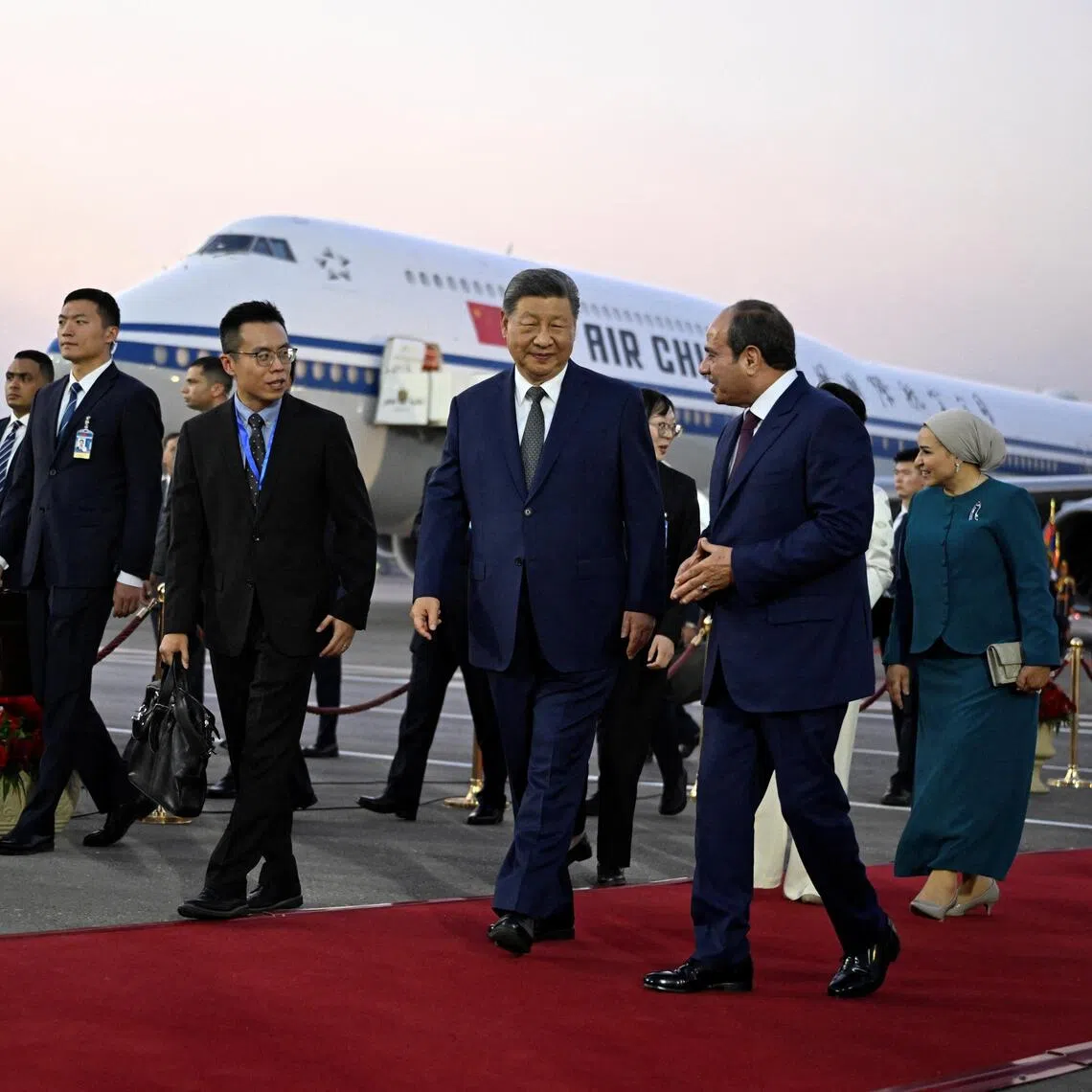 Chinese President Xi Jinping and his wife, Peng Liyuan, were greeted on the tarmac in Cairo on Sept 1 by Egyptian President Abdel Fattah al-Sisi and his wife, Entissar Amer.