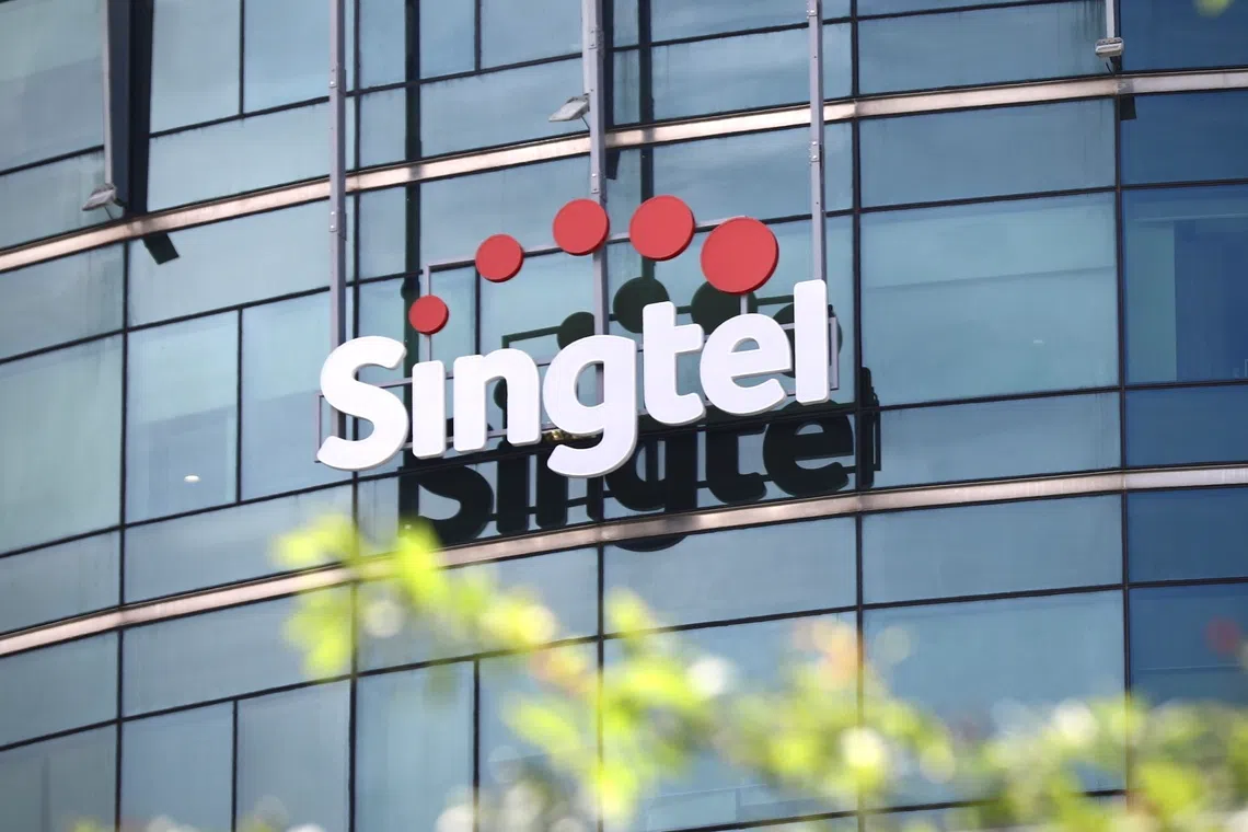 Pixgeneric / Generic of Singtel logo at Singpost Centre on May 17, 2025. Can use for network, broadband, telecom.