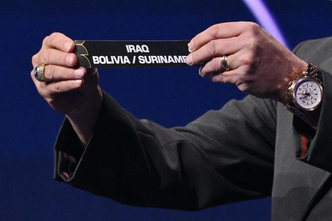 Soccer Football - FIFA World Cup 2026 - FIFA World Cup 2026 Draw - John F. Kennedy Center for the Performing Arts, Washington, D.C., U.S. - December 5, 2025 Draw Assistant Wayne Gretzky draws Iraq, Bolivia and Suriname during the draw Pool via REUTERS/Mandel Ngan