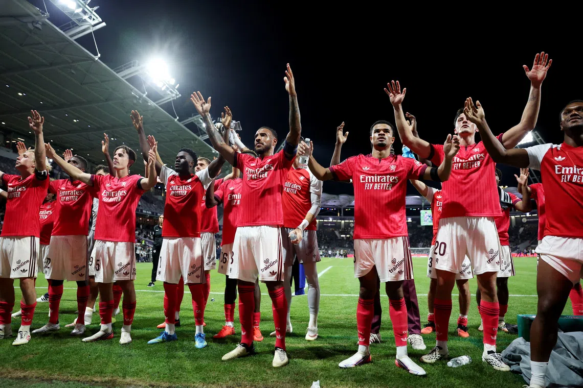Soccer Football - Ligue 1 - Toulouse v Olympique Lyonnais - Stade de Toulouse, Toulouse, France - August 22, 2026 Olympique Lyonnais players celebrate after the match REUTERS/Alexandre Dimou