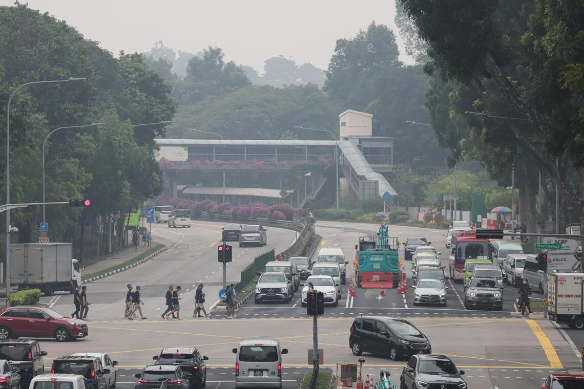 As at 8pm on Oct 6, PSI readings in southern Singapore was in the moderate range, while the northern, eastern, western, and central regions remained in the unhealthy range.
