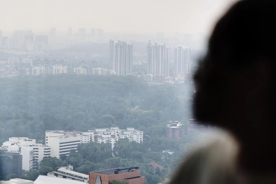 pixhaze18 24hr PSI for West 78 and 40 for 1Hr PM 2.5 Hazy conditions seen from Orchard towards Western part of Singapore on Sept 18, 2026, taken about 5.10 pm ST PHOTO