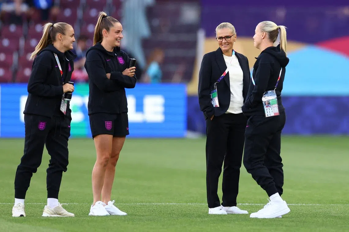 FILE PHOTO: Soccer Football - UEFA Women's Euro 2025 - Semi Final - England v Italy - Stade de Geneve, Lancy, Switzerland - July 22, 2025 England manager Sarina Wiegman, England's Ella Toone, England's Georgia Stanway and England's Beth Mead on the pitch before the match REUTERS/Piroschka Van De Wouw/File Photo