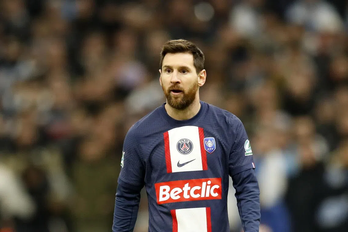 epa10455577 Lionel Messi of Paris Saint Germain in action during the French Cup round of 16 match soccer match between Olympique Marseille and Paris Saint Germain, in Marseille, southern France, 08 February 2023.  EPA-EFE/SEBASTIEN NOGIER