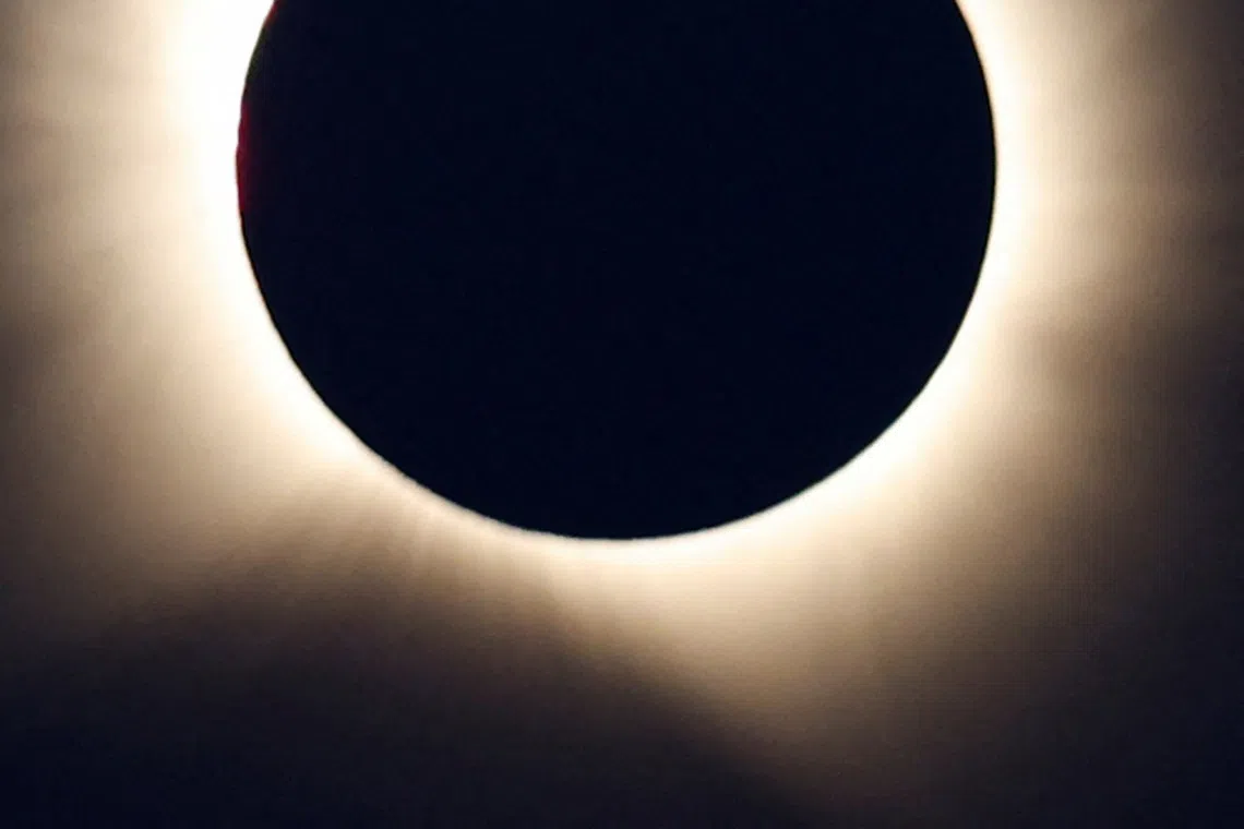 The moon completely covers the sun during a total solar eclipse as seen from Osorno, Spain, August 12, 2026. REUTERS/Jon Nazca