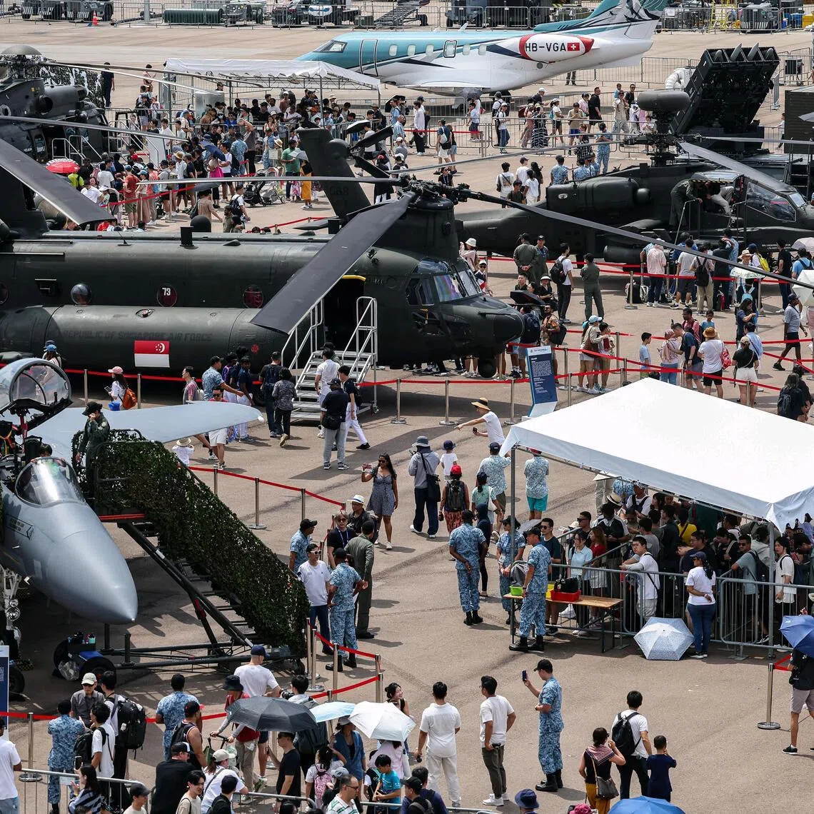 Crowds throng the Singapore Airshow at Changi Exhibition Centre on Feb 7, 2026. ST PHOTO: BRIAN TEO
