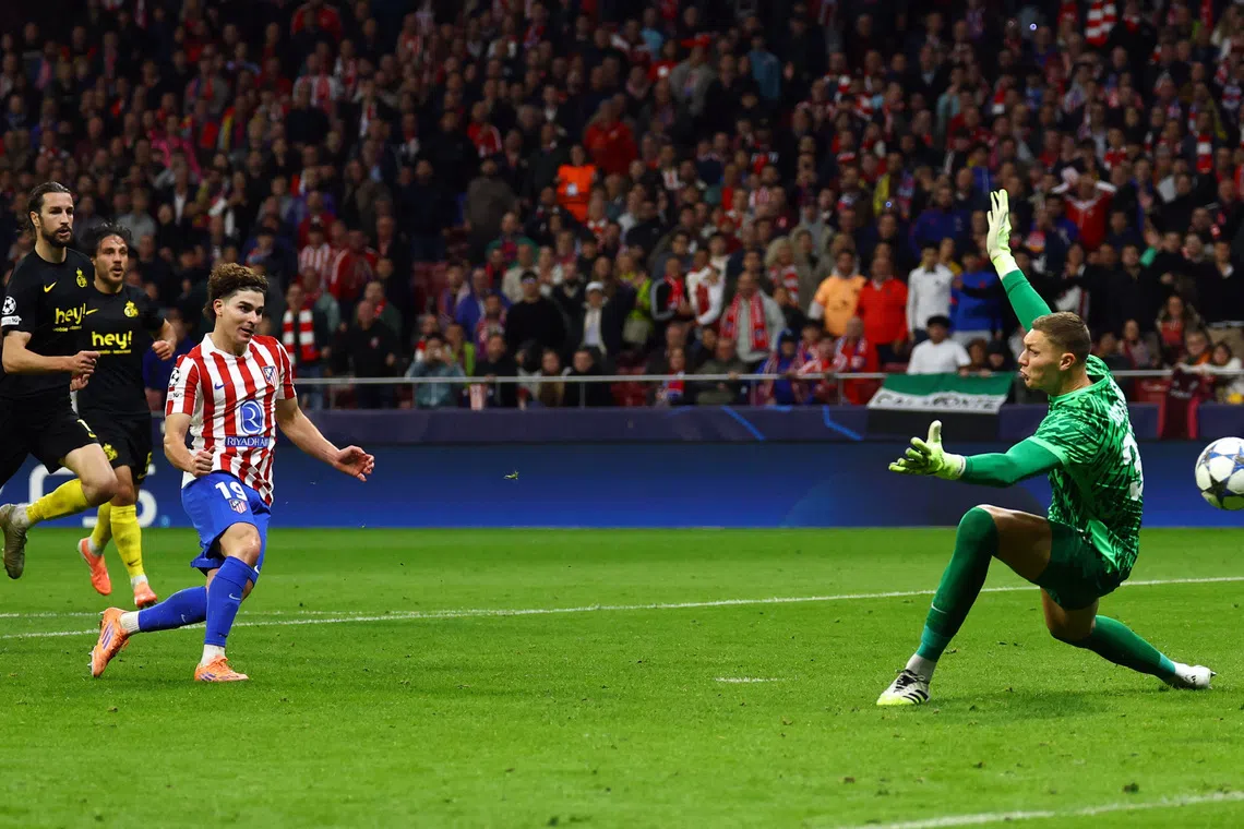 Soccer Football - UEFA Champions League - Atletico Madrid v Union Saint-Gilloise - Riyadh Air Metropolitano, Madrid, Spain - November 4, 2025 Atletico Madrid's Julian Alvarez misses a chance to score REUTERS/Susana Vera