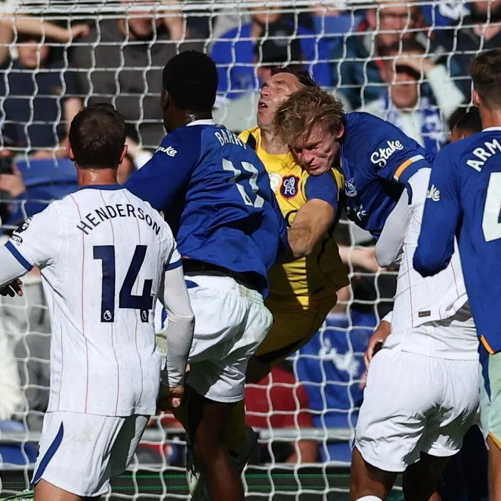 Emiliano Martinez of Chelsea (centre) clashes with Jarrad Branthwaite of Everton during their English Premier League match on Oct 17.