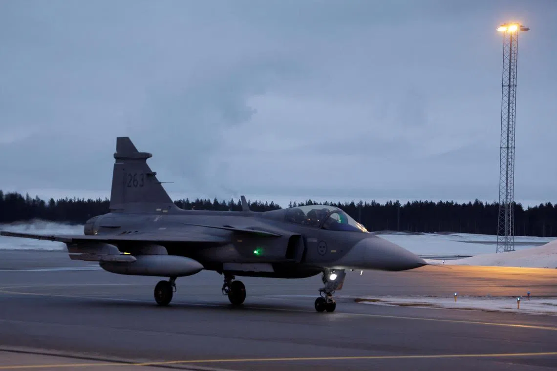 Ukrainian pilots have completed initial training for Sweden's Gripen fighter jets.