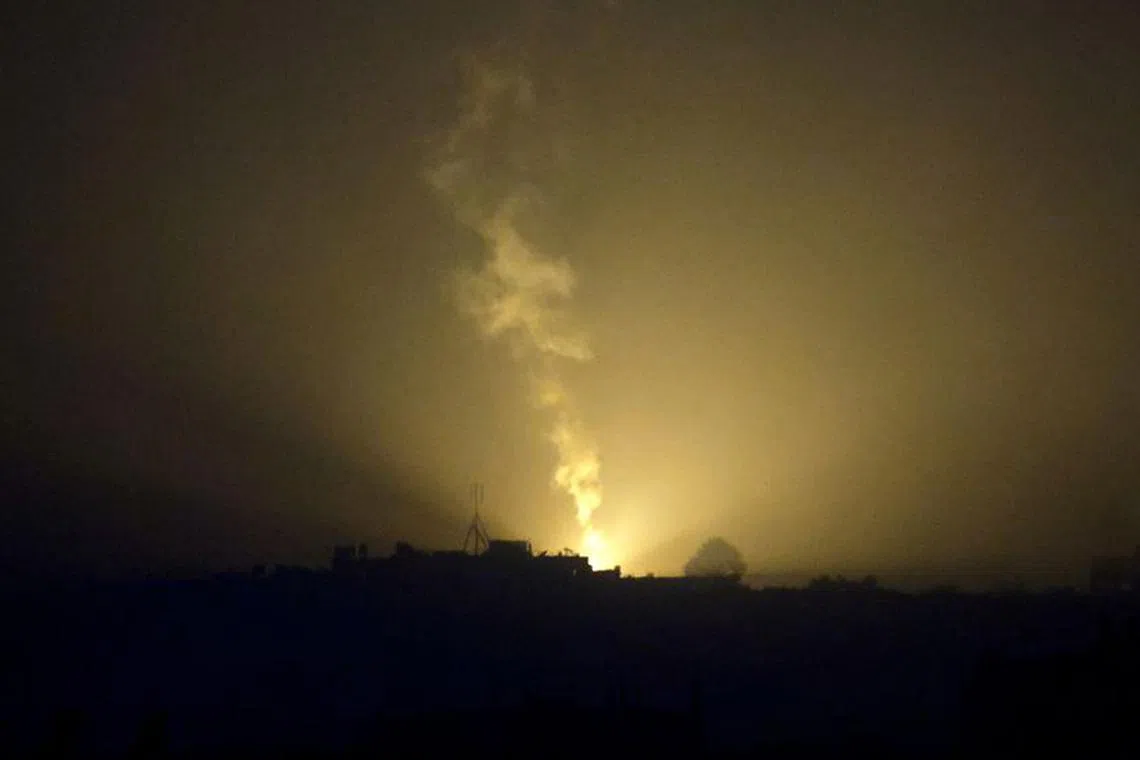 A flare falls over Gaza, as seen from southern Israel, amid the ongoing conflict between Israel and the Palestinian group Hamas, November 20, 2023. REUTERS/Alexander Ermochenko