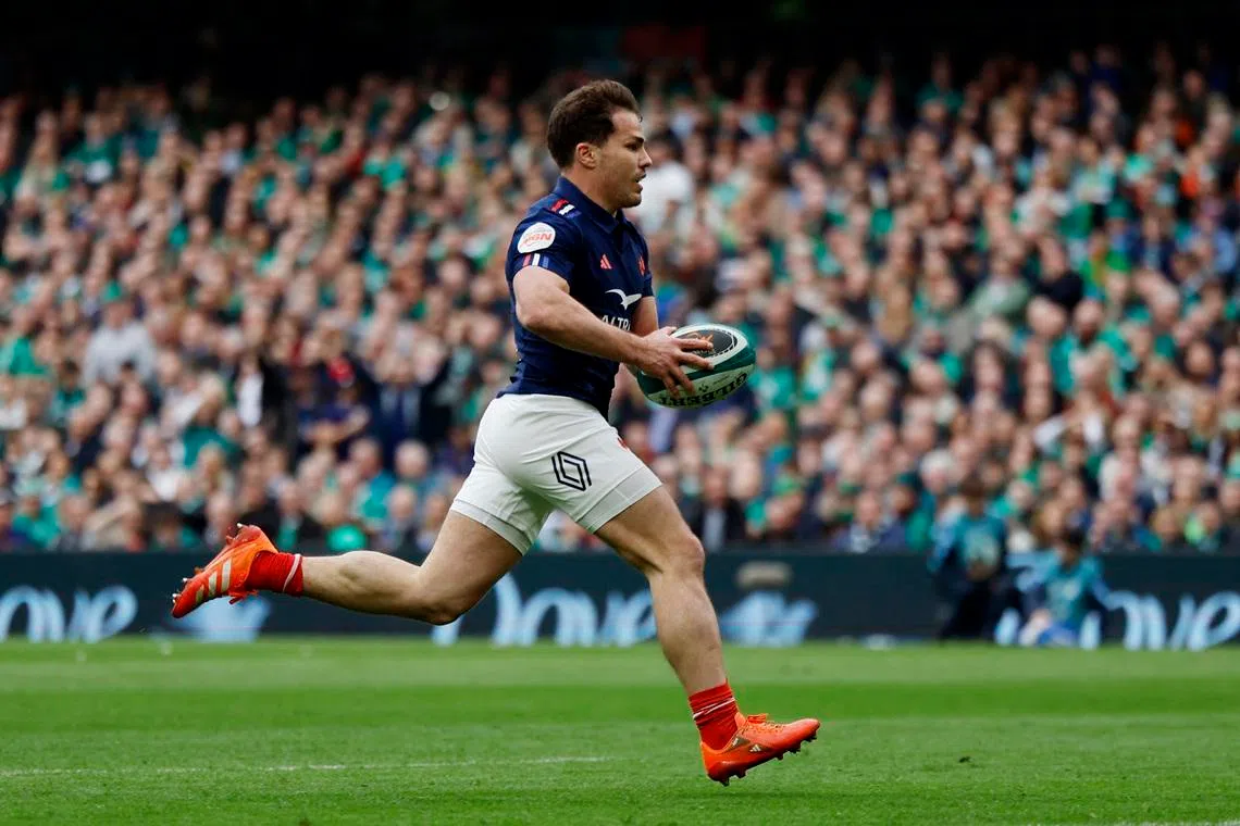 Rugby Union - Six Nations Championship - Ireland v France - Aviva Stadium, Dublin, Ireland - March 8, 2025 France's Antoine Dupont scores a try which is later disallowed for a knock on REUTERS/Clodagh Kilcoyne