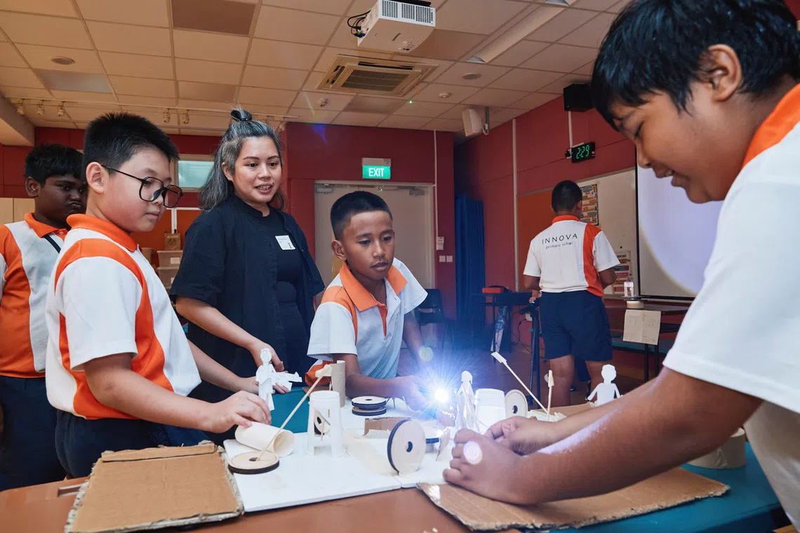 children making puppets