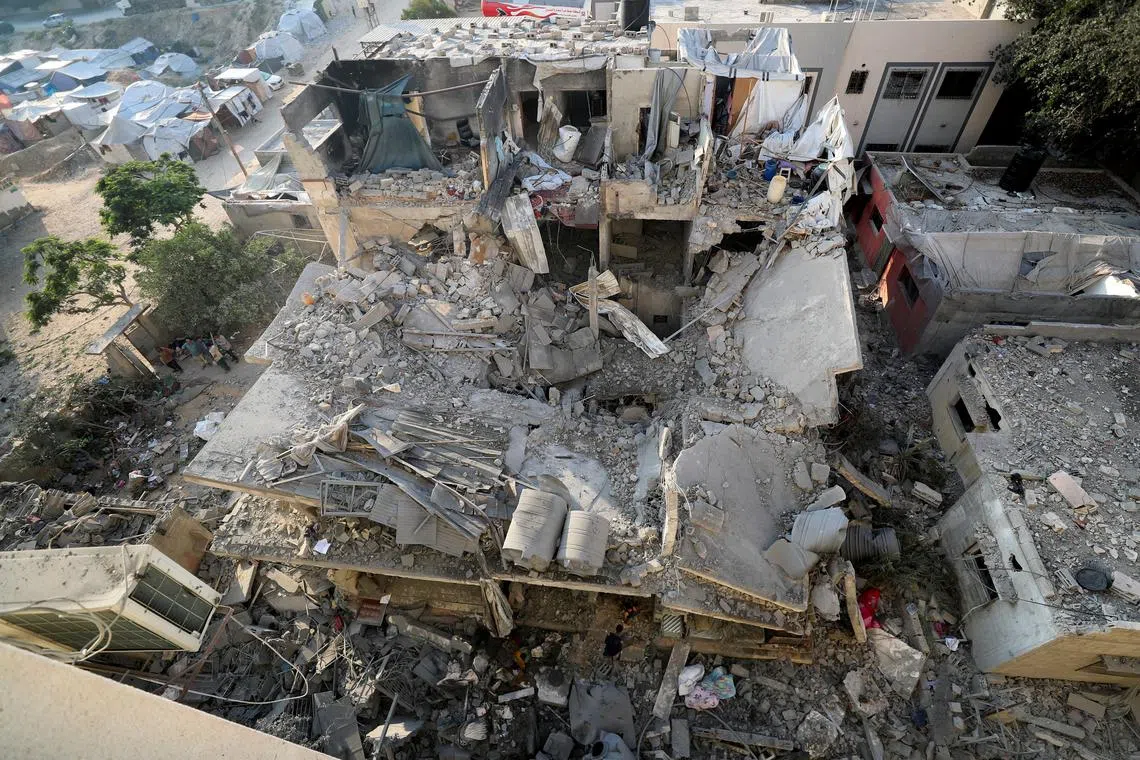 Debris lies at the site of an overnight Israeli air strike on a house, in Gaza City, July 23, 2025. REUTERS/Mahmoud Issa