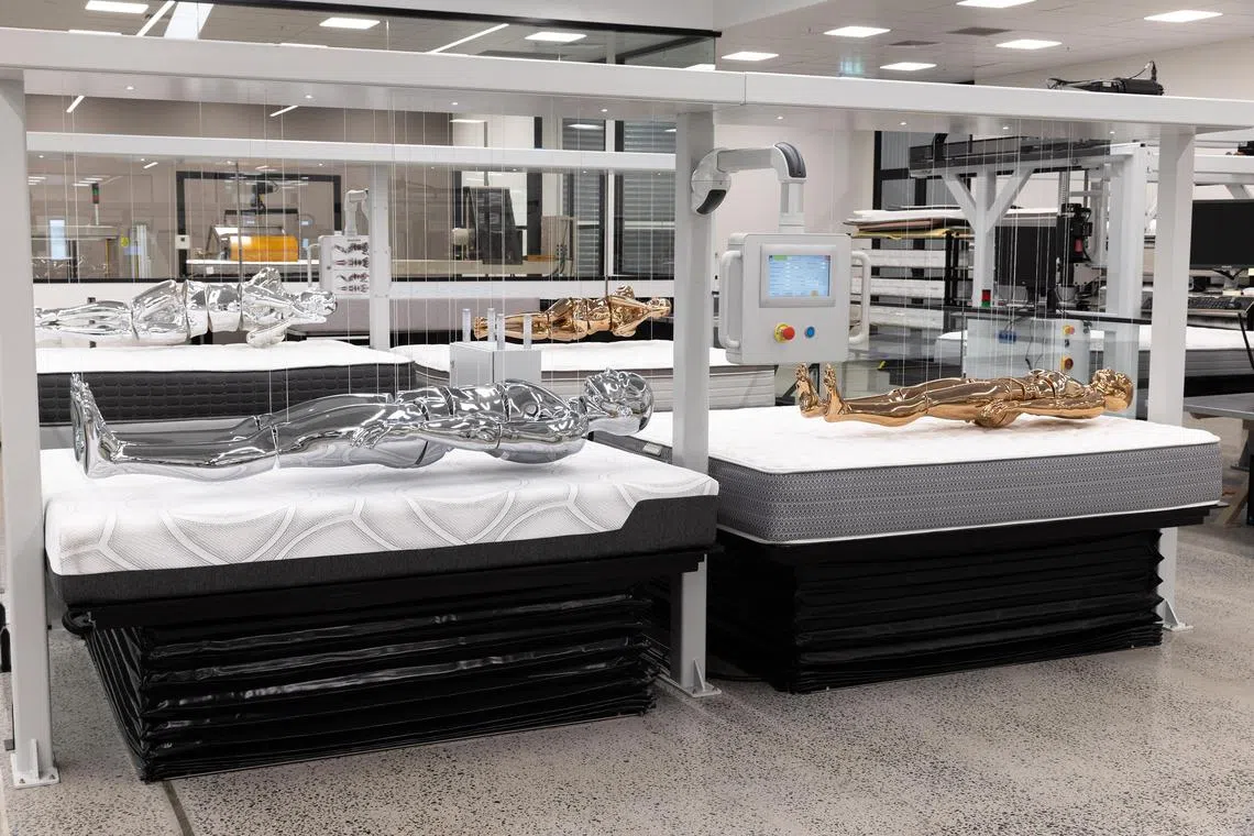 Sealy Posturepedic’s R&D manager Daniel Green is also Sealy’s mechanical engineer, on spinal alignment and sleep quality. Sealy considers anatomical differences between males and females, and includes the neck in spinal measurements. The mattress maker has also expanded its assessment of spinal alignment when lying on the side as well as on the back.