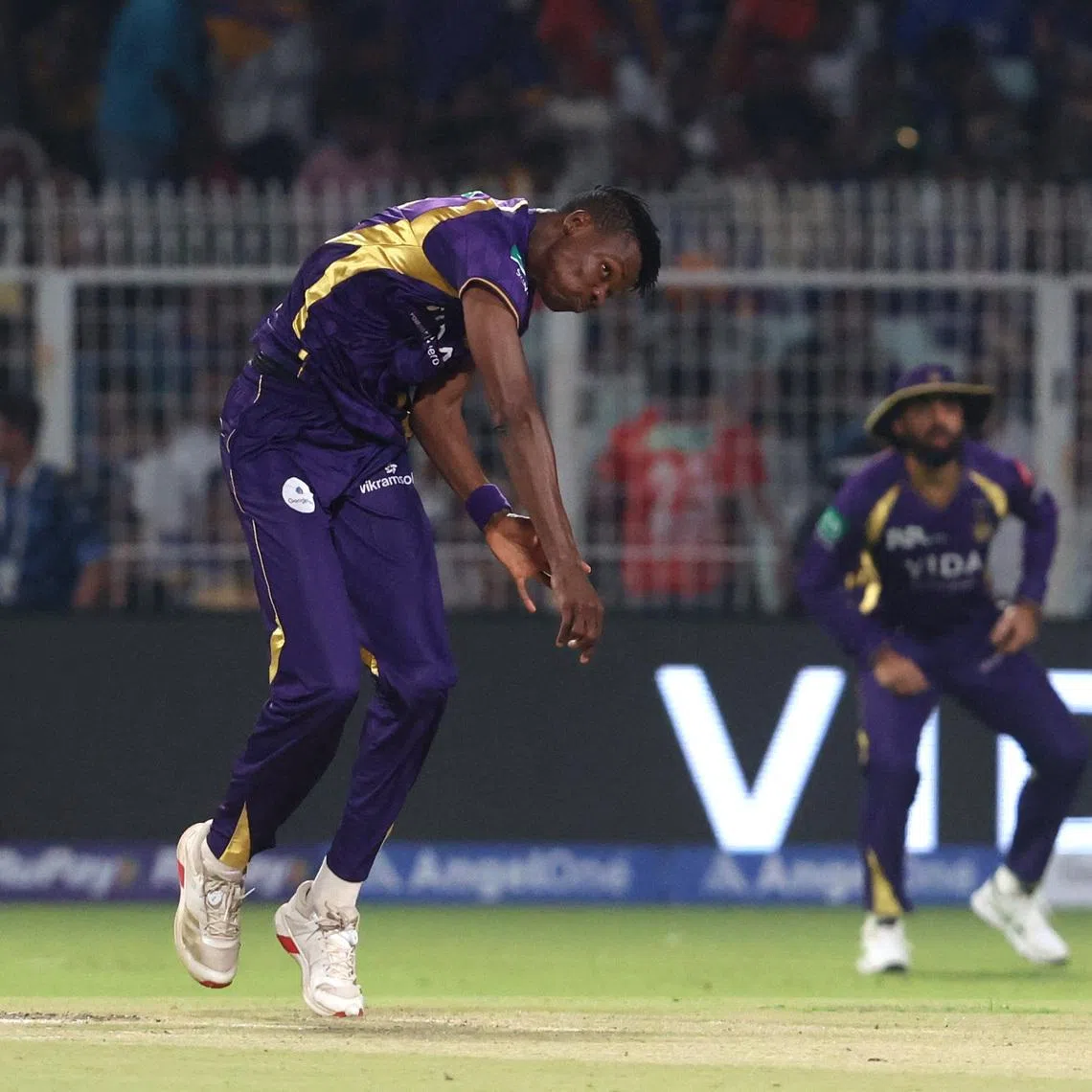 FILE PHOTO: Cricket - Indian Premier League - IPL - Kolkata Knight Riders v Sunrisers Hyderabad - Eden Gardens, Kolkata, India - April 2, 2026 Kolkata Knight Riders' Blessing Muzarabani in action bowling REUTERS/Sahiba Chawdhary/File Photo