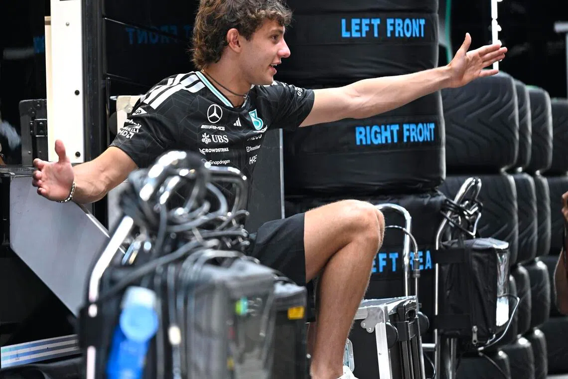 epa13208879 Mercedes driver Andrea Kimi Antonelli of Italy gestures with team members in the paddock area of the Formula One Grand Prix of Italy, in Monza, Italy, 3 September 2026.  The 2026 Formula 1 Grand Prix of Italy is held at the Monza National Autodrome circuit race track on 06 September.  EPA/Daniel Dal Zennaro