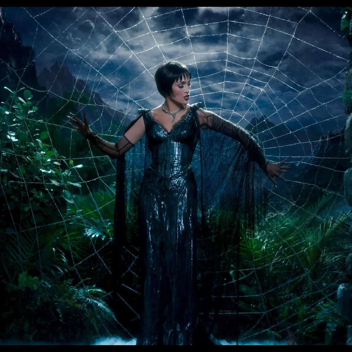 adjlo03 - Jennifer Lopez in Kiss of the Spider Woman

source/copyright: Shaw Organisation
free for publicity use