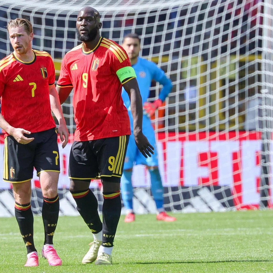 Kevin de Bruyne of Belgium hands over the captain's armband to Romelu Lukaku as he is withdrawn from the international soccer friendly against Tunisia in Brussels, on June 6, 2026.