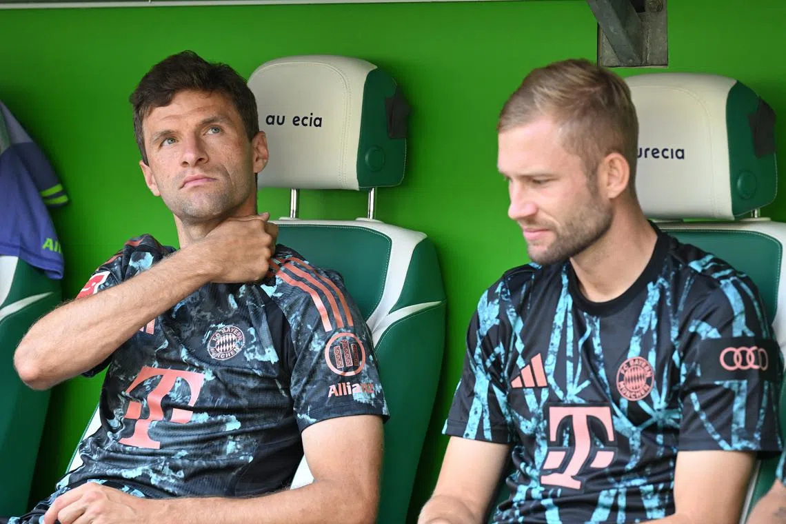 Soccer Football - Bundesliga - VfL Wolfsburg v Bayern Munich - Volkswagen Arena, Wolfsburg, Germany - August 25, 2024 Bayern Munich's Thomas Muller and Konrad Laimer are pictured on the substitutes bench REUTERS/Carmen Jaspersen/ File Photo
