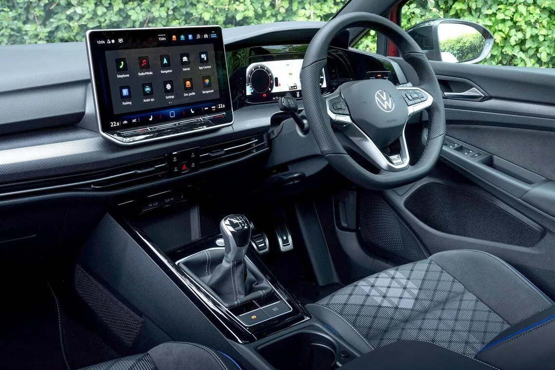With hands and feet kept busy by the manual transmission, there is little bandwidth left to be distracted by the infotainment screen.