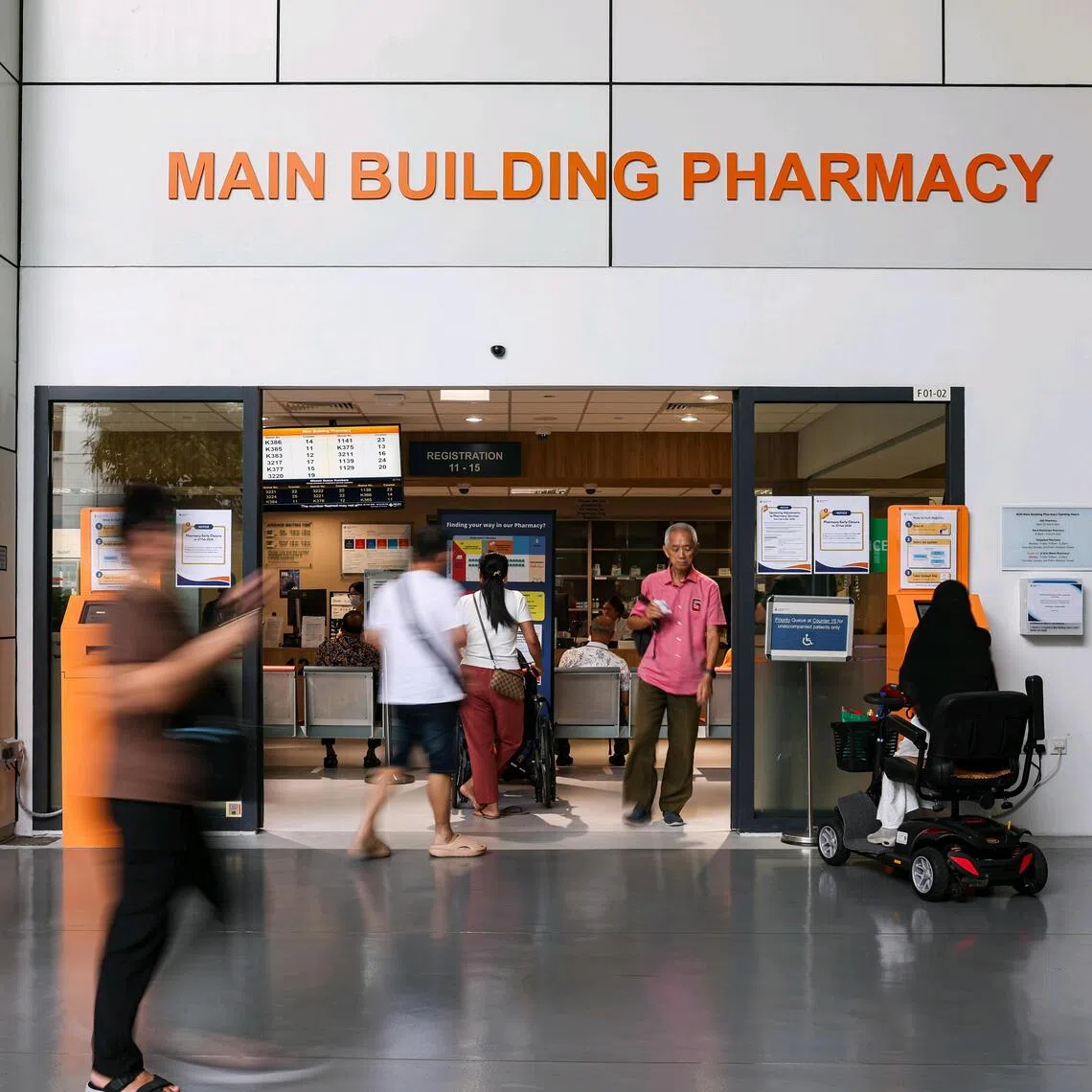 Donated bags may be available on racks outside pharmacies in the main building, the medical centre and the Kent Ridge wing.