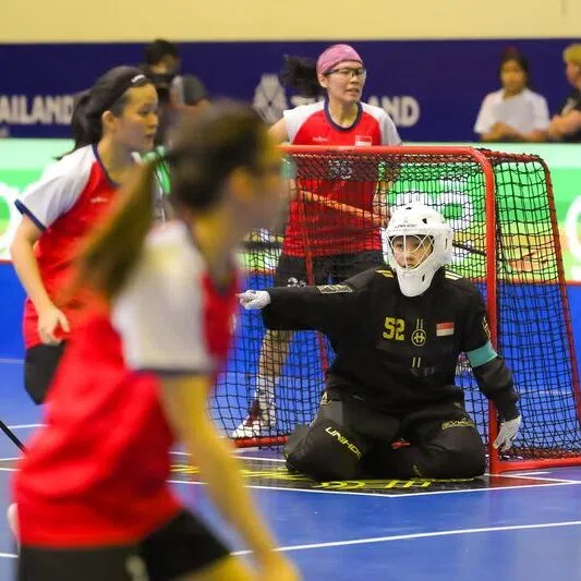 The Singapore women's floorball team lose 2-1 to Thailand in the final at the SEA Games.