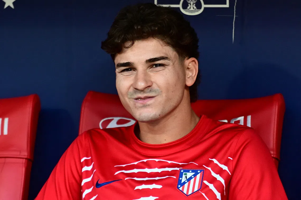 Soccer Football - LaLiga - Atletico Madrid v Real Madrid - Riyadh Air Metropolitano, Madrid, Spain - September 20, 2026 Atletico Madrid's Julian Alvarez on the bench before the match REUTERS/Juan Barbosa