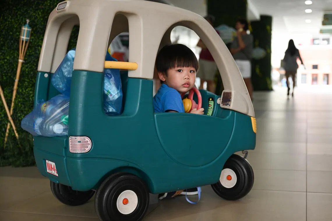 Tiong Bahru pilot to encourage responsible recycling kicks off; blue bins being removed