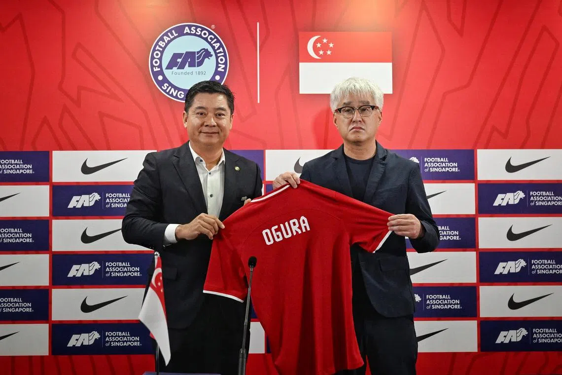 EMBARGO: 4pm , February 1, 2024

Slug: dgsoc31
ST photo: Chong Jun Liang

From left: Bernard Tan, FAS President presenting a jersey to Tsutomu Ogura, Director of National Teams and National Head Coach  on February 1, 2024. 


*******

The Football Association of Singapore will hold a press conference chaired by FAS President Mr Bernard Tan to introduce Mr Tsutomu Ogura as its new Director of National Teams and national head coach.