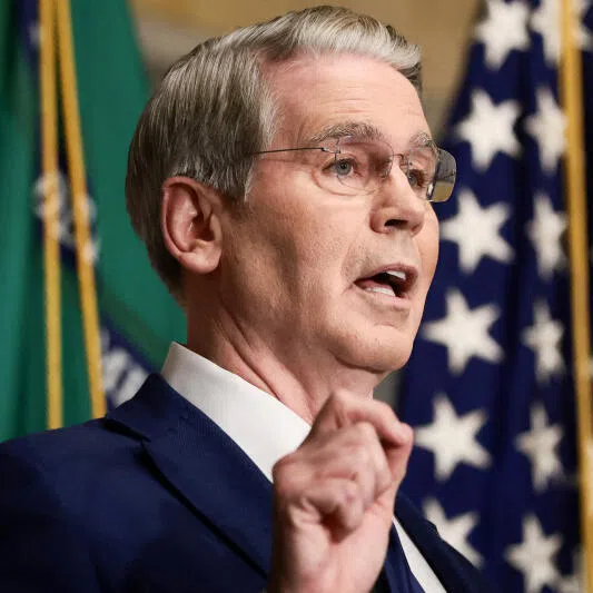 US Treasury Secretary Scott Bessent said Washington wants to strangle Iran without starting an economic confrontation with Beijing.