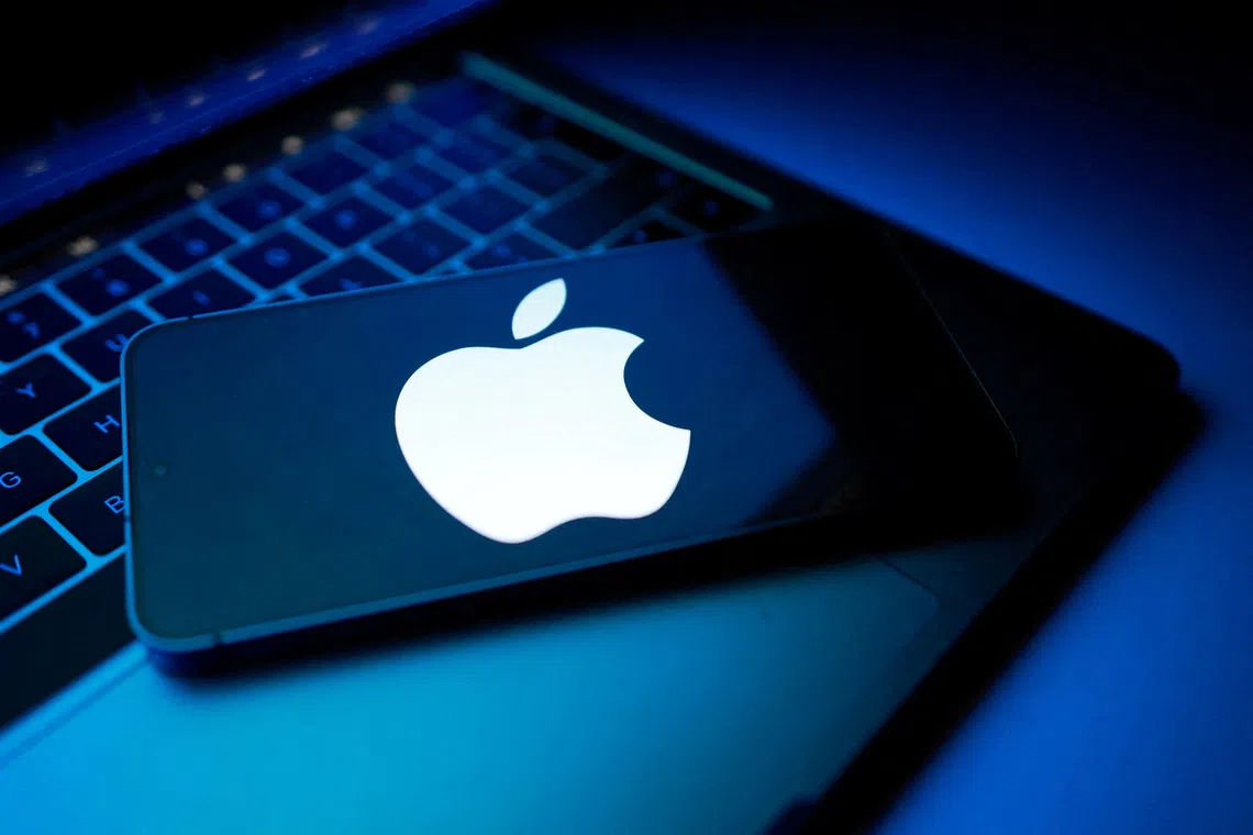 Apple’s market share reached 22%, crossing 20% for the first time in a third quarter, despite a year-on-year decline in shipments.