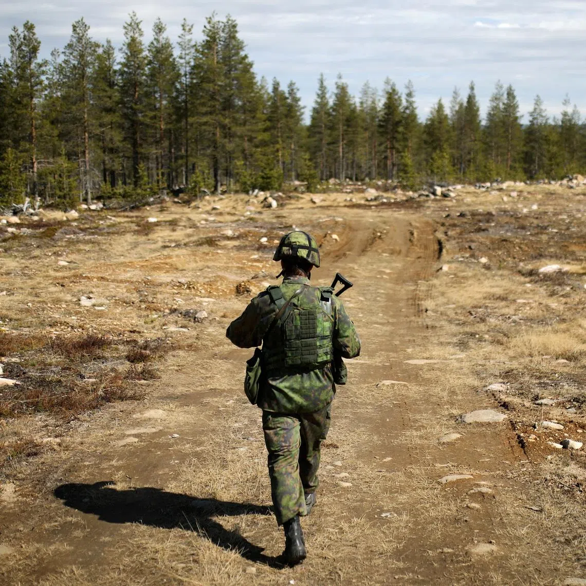 A Finnish soldier participates in an exercise, in Rovajarvi, Finland, May 23, 2022. REUTERS/Stoyan Nenov/File Photo