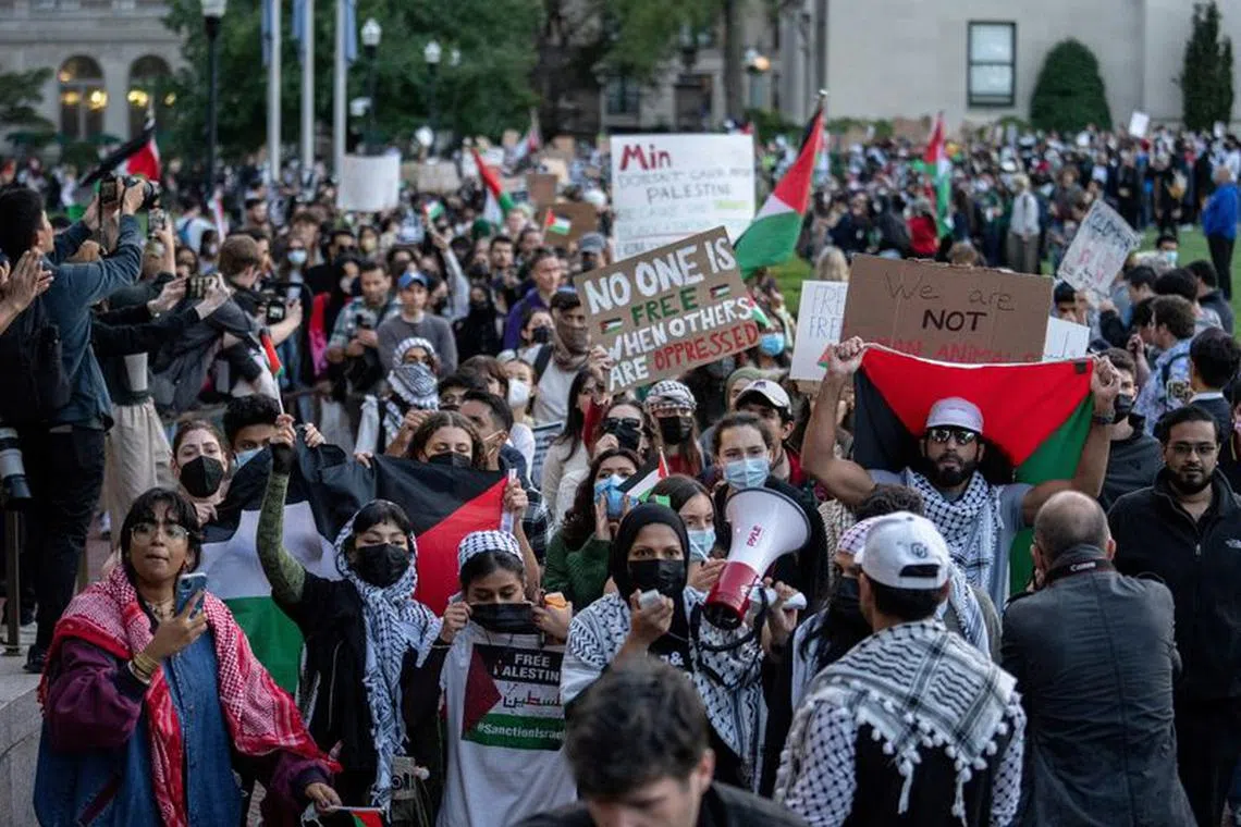 FILE PHOTO: Pro-Palestinian students take part in a protest in support of the Palestinians amid the ongoing conflict in Gaza, at Columbia University in New York City, U.S., October 12, 2023. REUTERS/Jeenah Moon/File Photo