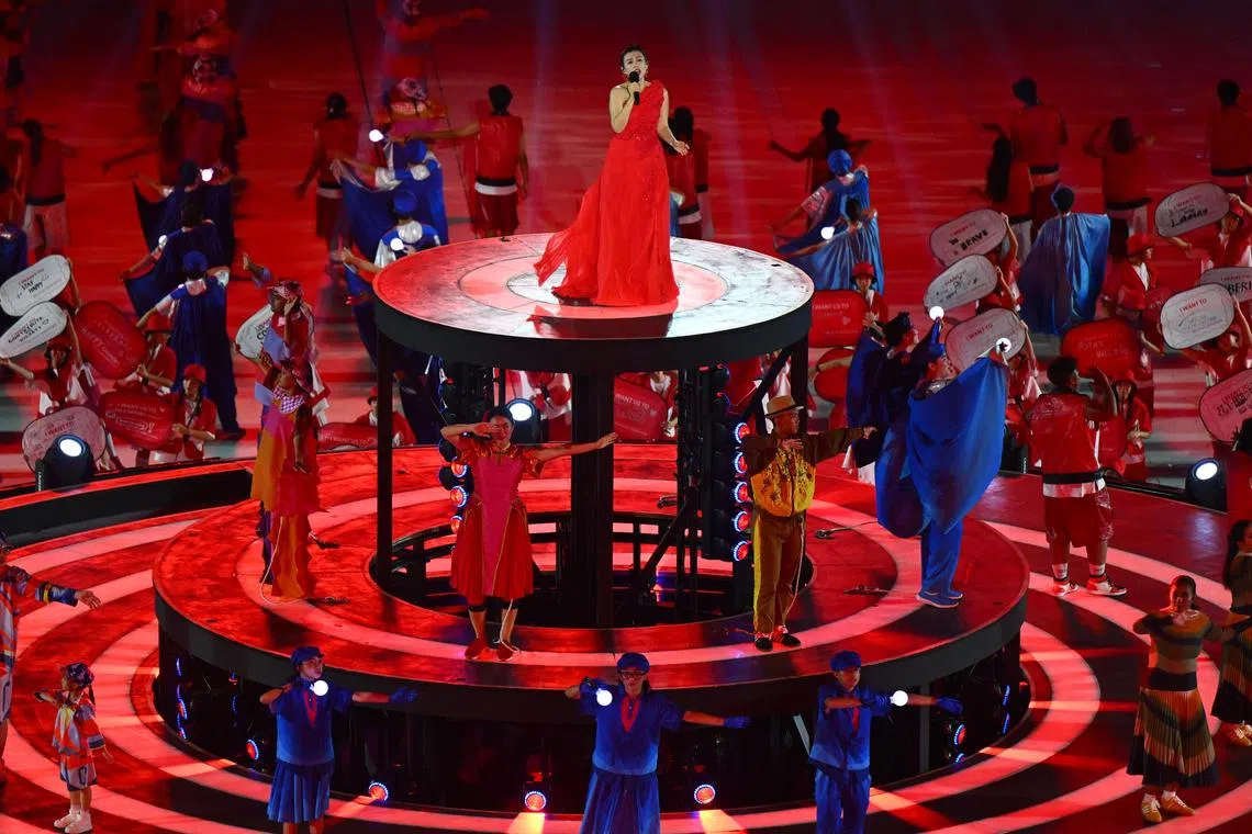 Kit Chan wowing the crowd during the grand finale as she sang the 1998 NDP theme song Home, a tune popular among Singaporeans.