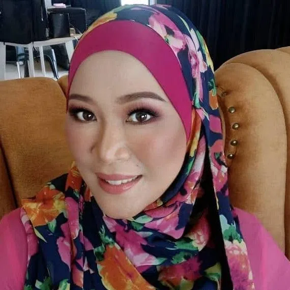 The actress was missing from the group of pilgrims gathered to board the flight bound for London from Jeddah.