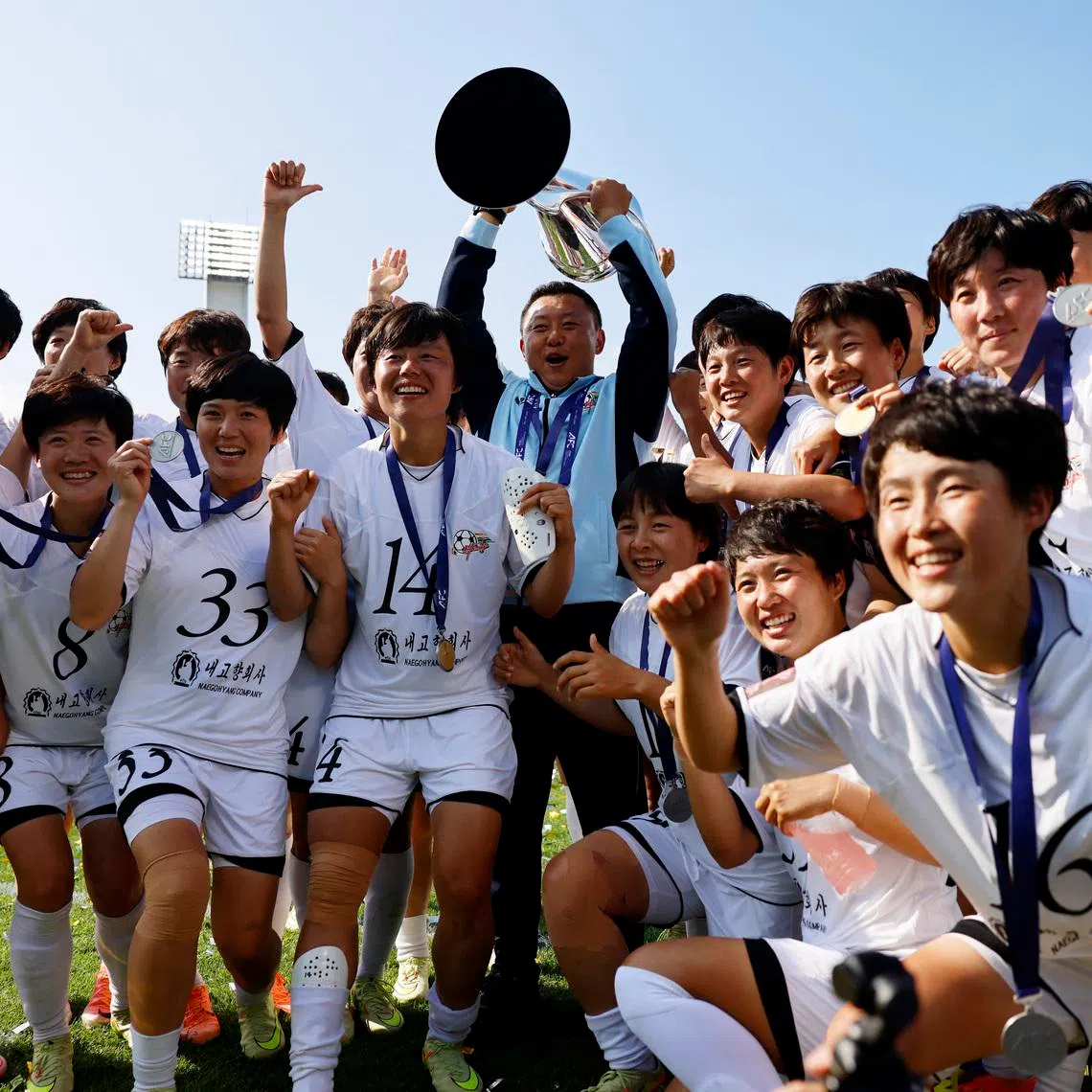 Soccer Football - Asian Women's Champions League - Final - Tokyo Verdy 1969 v Naegohyang FC - Suwon Sports Complex, Suwon, South Korea - May 23, 2026 Naegohyang FC players celebrate with the trophy after winning the Asian Women's Champions League final with coach Ri Yu-il REUTERS/Kim Soo-Hyeon